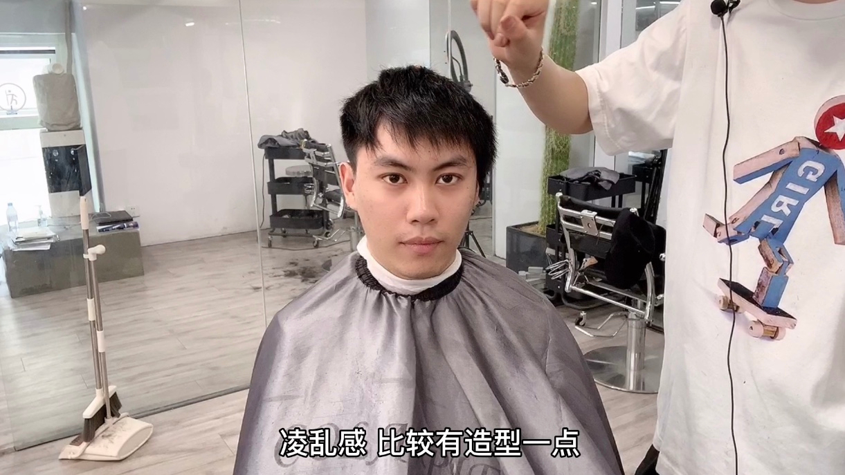 如何让普通短发看起来不普通,打造发型凌乱蓬松感,效果相当帅气